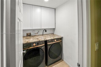 6037 SW 19th St in North Lauderdale, FL - Building Photo - Building Photo