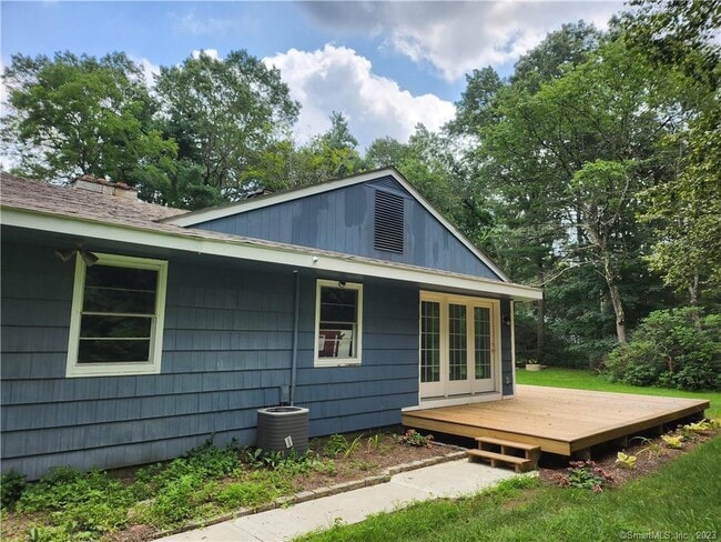 35 Sylvan St in Avon, CT - Building Photo - Building Photo