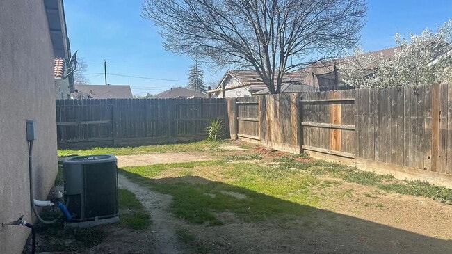 2138 Solis St in Merced, CA - Building Photo - Building Photo
