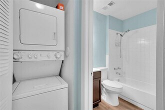 2331 NW 96th Ter, Unit 17N in Pembroke Pines, FL - Building Photo - Building Photo