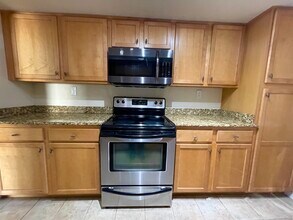 3825 E Camelback Rd, Unit 223 in Phoenix, AZ - Building Photo - Building Photo