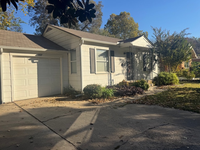 property at 1107 W Apache St