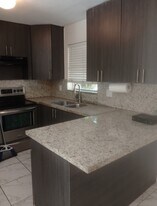 2241 Monroe St, Unit 10 in Hollywood, FL - Building Photo