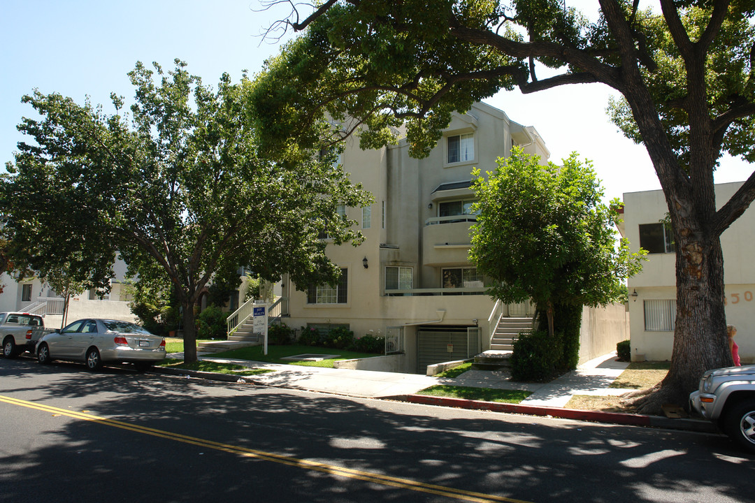 346 W Wilson Ave in Glendale, CA - Building Photo