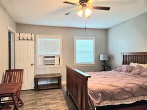 4514 W Bayshore Dr in Bacliff, TX - Building Photo - Building Photo