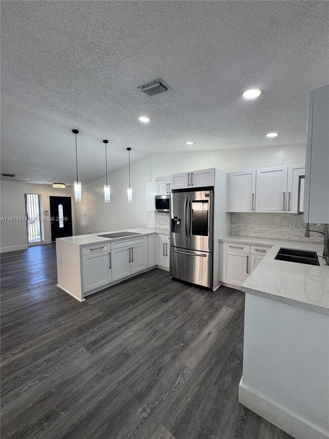 17528 NW 66th Pl in Hialeah, FL - Building Photo - Building Photo