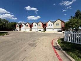 214 Heritage Ct in Seagoville, TX - Building Photo