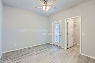 7010 N 80th Ave in Glendale, AZ - Building Photo - Building Photo