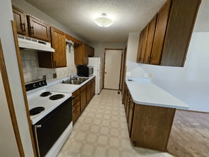2421 Grenadier Ave N in Oakdale, MN - Building Photo - Building Photo