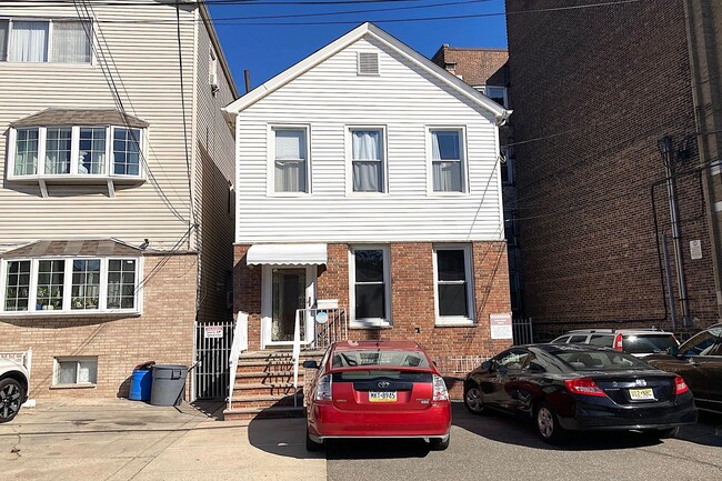 284 Magnolia Ave in Jersey City, NJ - Building Photo - Building Photo