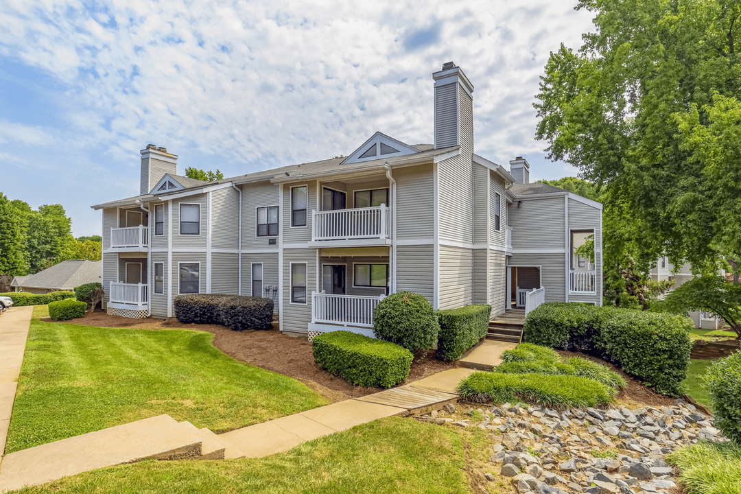 Bridges at Mallard Creek Apartment Homes in Charlotte, NC - Foto de edificio