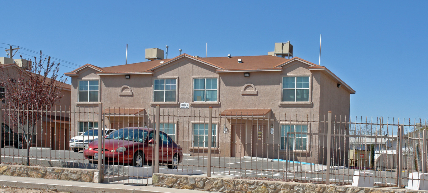 Painted Desert Townhomes in Clint, TX - Foto de edificio