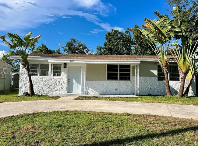 5655 Mayo St in Hollywood, FL - Foto de edificio - Building Photo