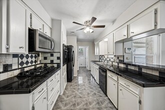 10314 Sagerock Dr in Houston, TX - Building Photo - Building Photo