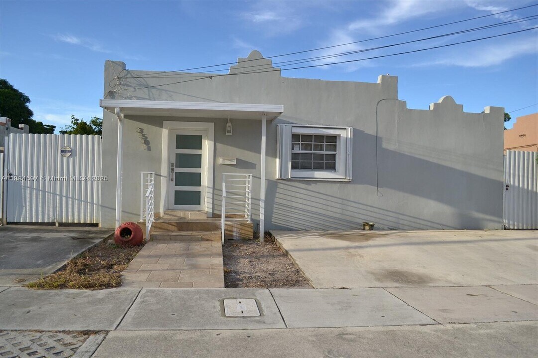 3501 NW 14th Terrace in Miami, FL - Building Photo