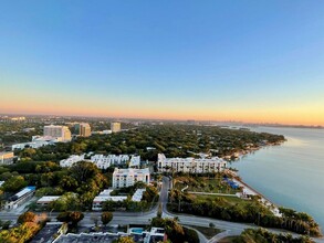 601 NE 36th St, Unit # 2604 in Miami, FL - Building Photo - Building Photo
