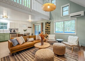 109 Rising Sun Ct in Pocono Lake, PA - Building Photo