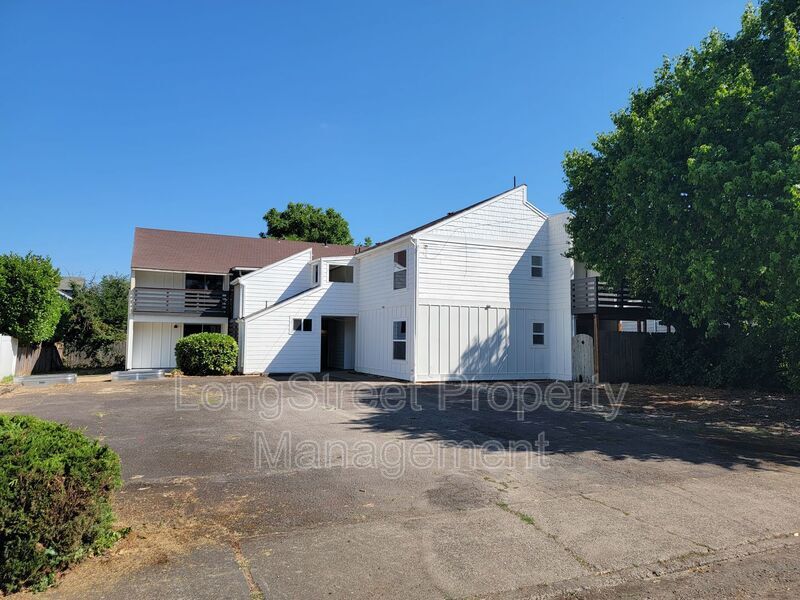 627 3rd St SE in Albany, OR - Building Photo
