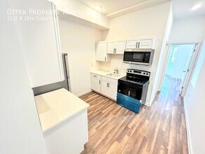 2132 N 18th St-Unit -2 in Philadelphia, PA - Building Photo - Building Photo