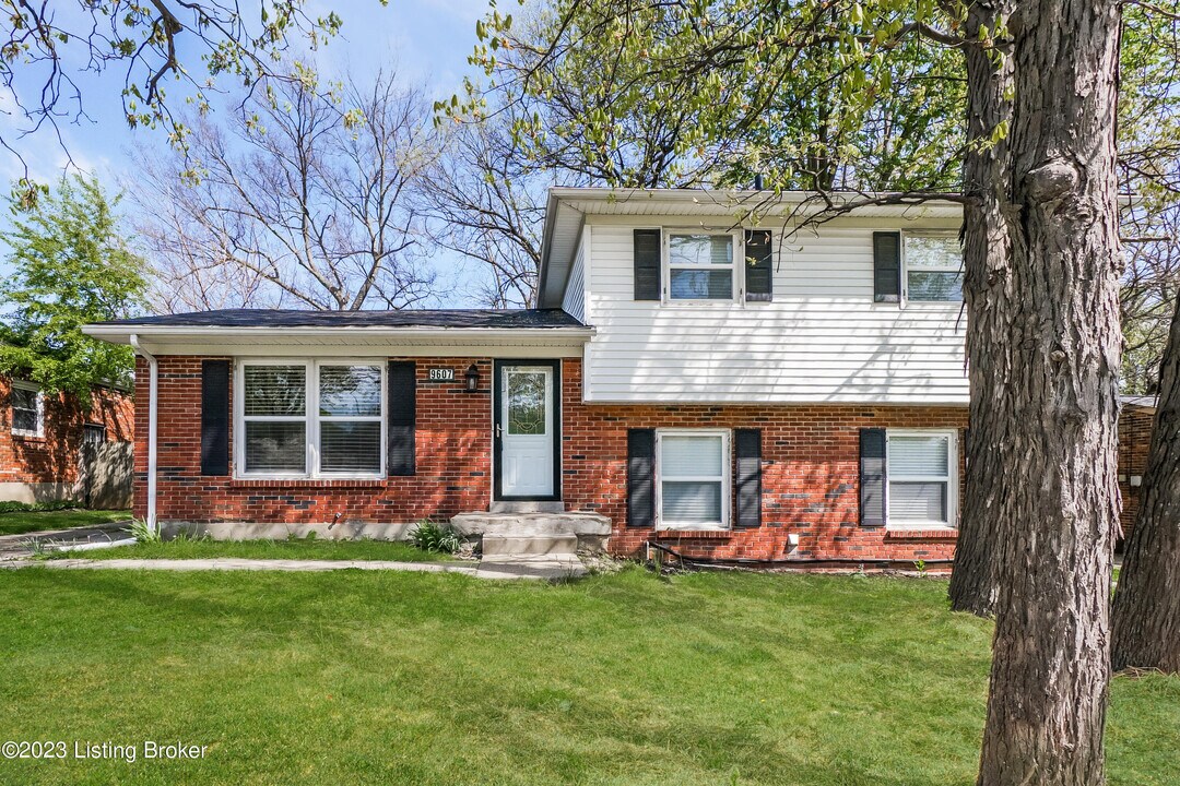 9607 Walnutwood Way in Jeffersontown, KY - Building Photo