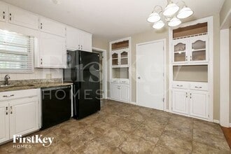 7106 N Troost Ave in Kansas City, MO - Building Photo - Building Photo