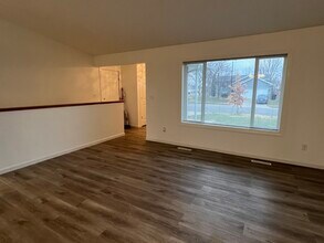 5409 King Arthur Dr NW in Rochester, MN - Building Photo - Building Photo