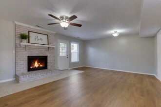 425 Rennie Ct in Virginia Beach, VA - Foto de edificio - Building Photo