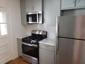 4806 187th St in Fresh Meadows, NY - Building Photo - Building Photo