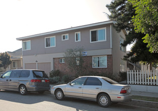 2151 Pasadena Ave in Long Beach, CA - Building Photo - Building Photo