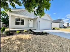 121 Southwind Blvd in Wilmington, OH - Building Photo