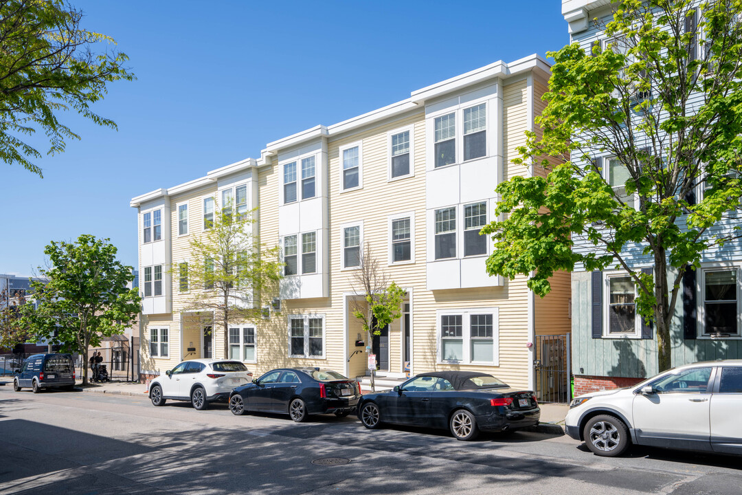 Copley Townhomes in Boston, MA - Building Photo