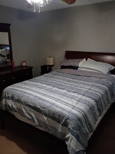 1129 W Avenue J8 in Lancaster, CA - Building Photo - Building Photo