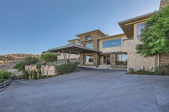 5 Promontory Pointe Ln in Las Vegas, NV - Building Photo - Building Photo