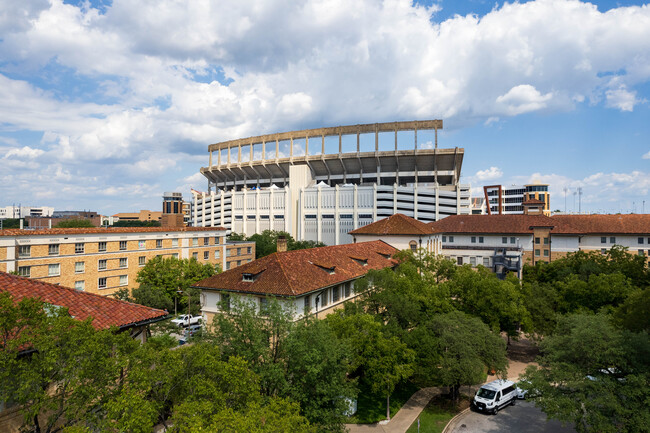 Roberts Residence Hall in Austin, TX - Building Photo - Building Photo