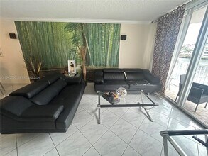 121 Golden Isles Dr in Hallandale Beach, FL - Building Photo - Building Photo