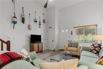 26-30-30 W Narragansett Ave in Newport, RI - Building Photo - Building Photo