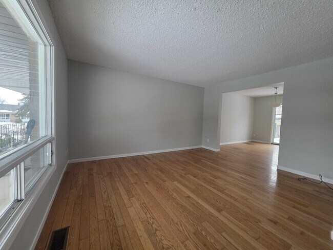 745 Selkirk Rd in Kingston, ON - Building Photo - Building Photo