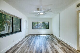 714 SE 19th Ave, Unit 5 in Deerfield Beach, FL - Building Photo - Building Photo