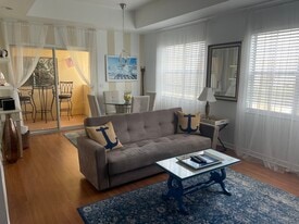 1110 Villagio Cir, Unit Sunrisedelight206 in Sarasota, FL - Building Photo