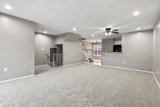 1707 Ridgeview Ct in Sayreville, NJ - Foto de edificio - Building Photo