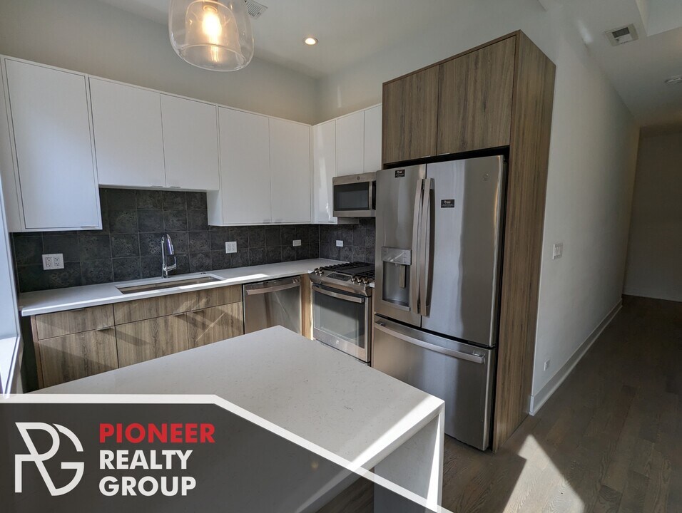 2118 W Belmont Ave, Unit 2 in Chicago, IL - Foto de edificio