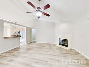 8755 Tidewood Ct in Jacksonville, FL - Foto de edificio - Building Photo