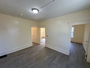 2454 Azelda St in Columbus, OH - Foto de edificio - Building Photo