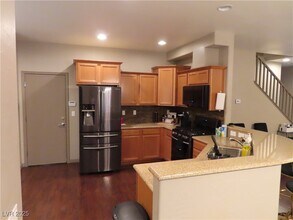 6983 Positano Hill Ave in Las Vegas, NV - Building Photo - Building Photo