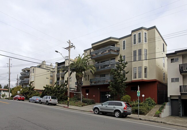 500 Vernon St in Oakland, CA - Foto de edificio - Building Photo