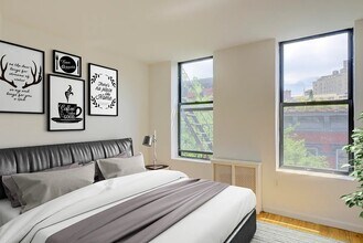 2 Bank St in New York, NY - Building Photo - Building Photo