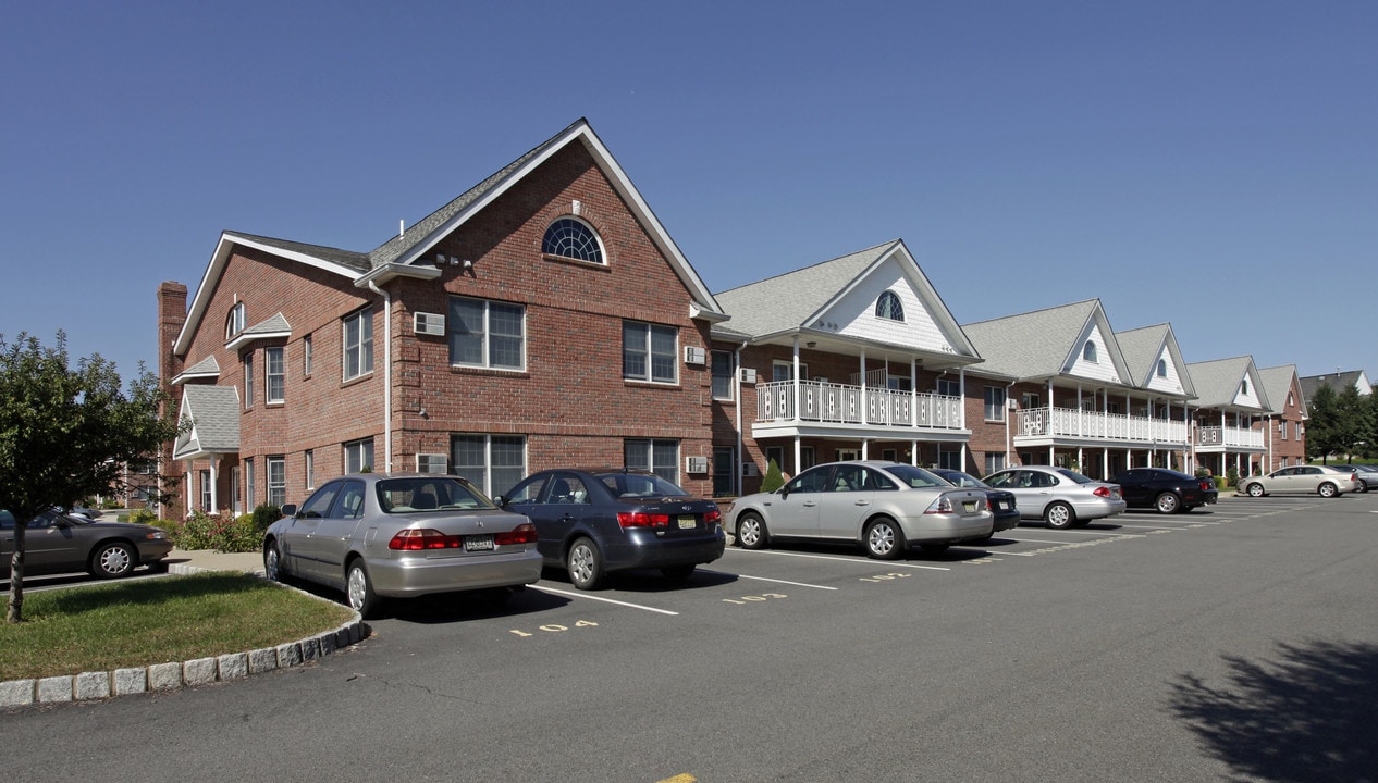 Nisos Lemnos Adult Community in Hackettstown, NJ - Foto de edificio