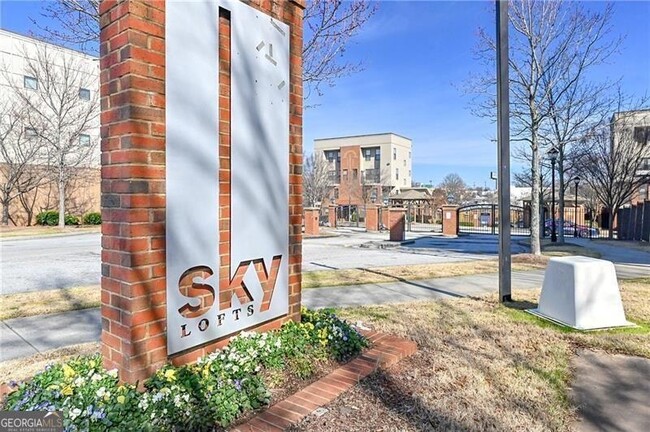 property at 898 Oak St SW