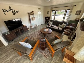 732 Pine Ave in Pacific Grove, CA - Foto de edificio - Building Photo