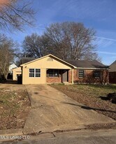 2220 Ashland Dr in Southaven, MS - Building Photo